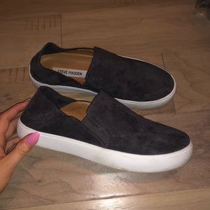GRAY STEVE MADDEN SNEAKERS- FAUX SUEADE